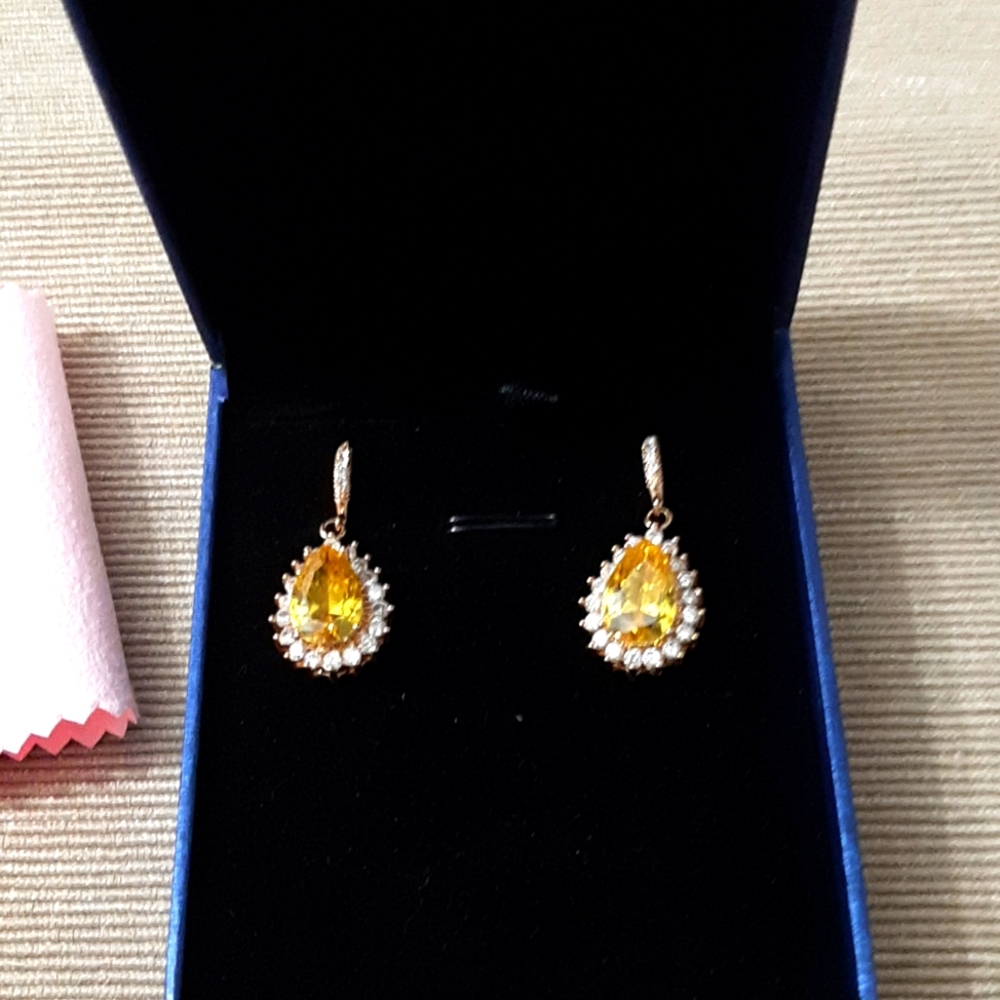 Gorgeous canary yellow and crystals costume earrings, only worn once